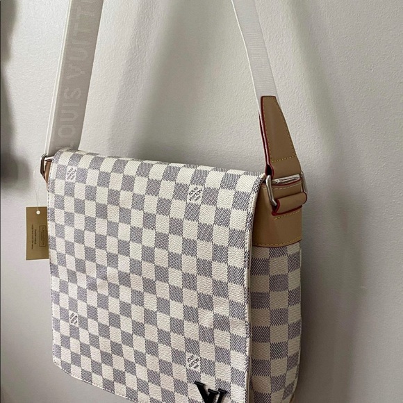 Meet your Posher, Mel - Picture 3 of 5